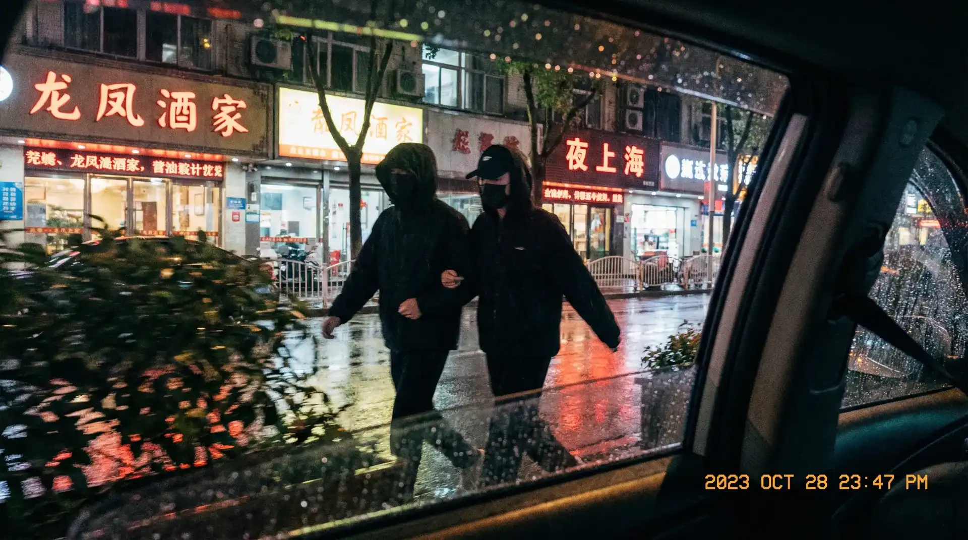 天天体育网娱乐 - 顶流明星深夜密会现场抓拍照片